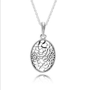 Pandora Floral Daisy Lace Necklace & Earring Set